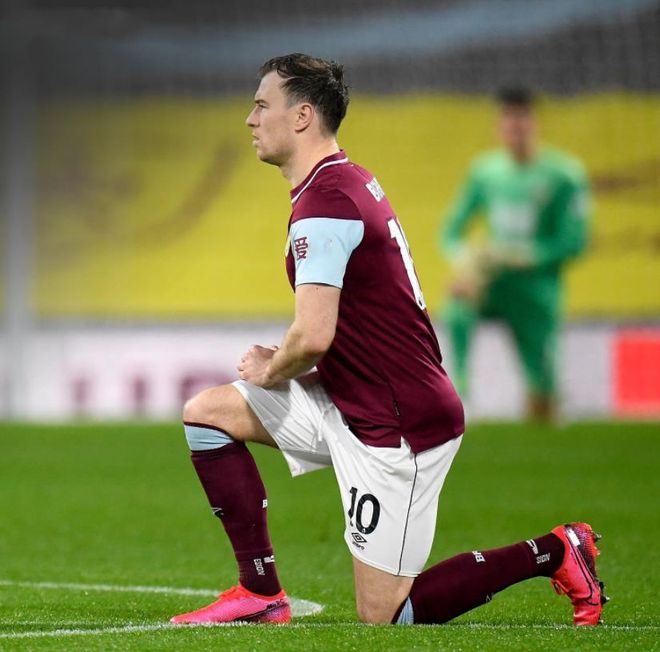 开云体育官网-燕赵朱雀队鏖战东海战狼队，足球淘汰赛火力全开，转换速度占优。黑马成最大惊喜的简单介绍