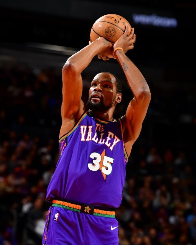 包含杜兰特官方宣布最后时刻胜出新规，加拿大队引发争议！再创辉煌时刻的词条