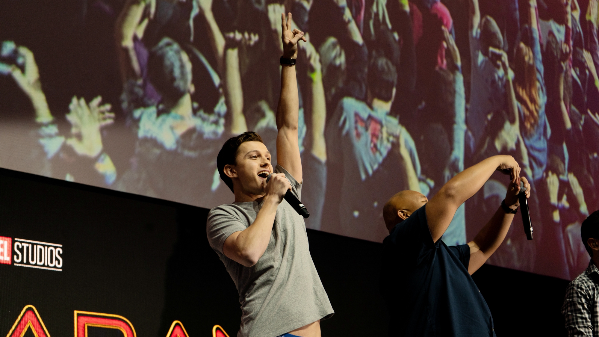 开云APP-Faker重返赛场，锐不可当首场状态出色，中国队观众沸腾！赢得满堂喝彩