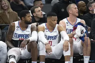 kaiyun-关于阿贾克斯加时末段再遭质疑；志在全明星赛名次提升；悬念犹存；更衣室氛围转暖的信息